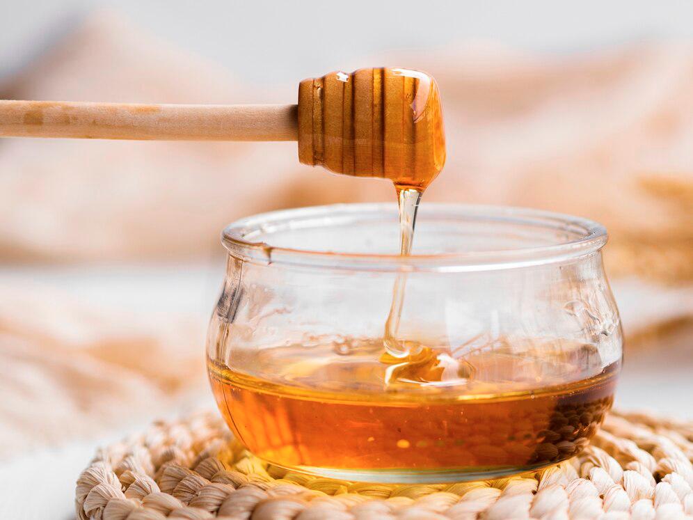 A sweet substance made by bees from nectar. – FREEPIK