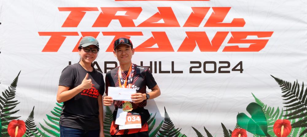 Gloria Ng (left) with Min Xiang Lee, winner of 16km Men_s Open and course record-breaker