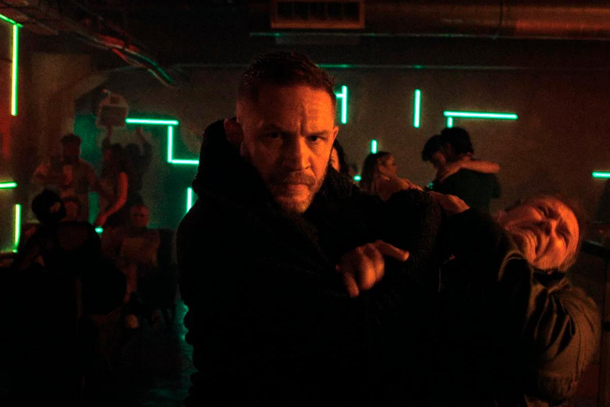 Hardy puts his Brazilian jiu-jitsu and athleticism to good use in Havoc’s sparse action sequences. – PICS FROM NETFLIX