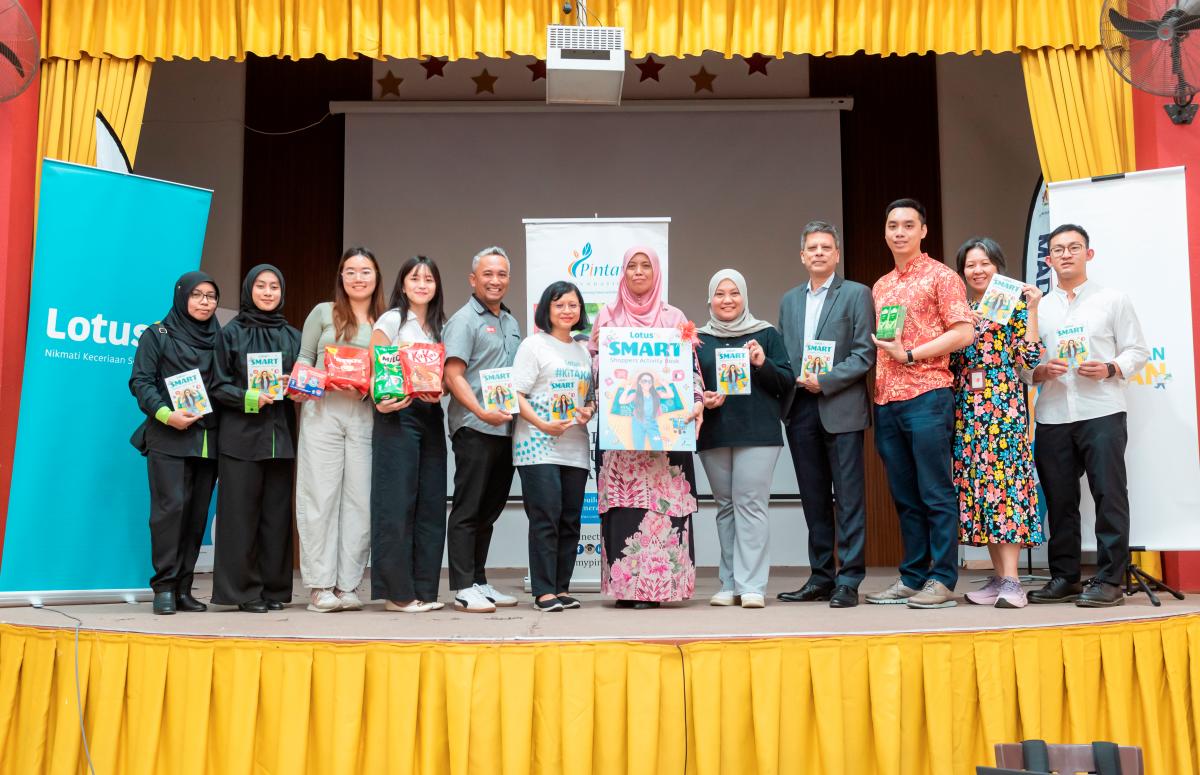 Hanim (sixth from left), Maheran (sixth from right) with Pintar Foundation representatives and brand partners during the launch of the programme.