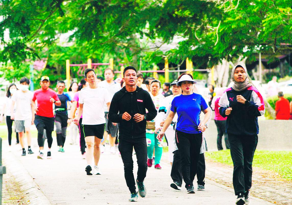 Walking for 20 to 30 minutes daily can strengthen your heart, improve circulation and lift your mood. – BERNAMAPIC