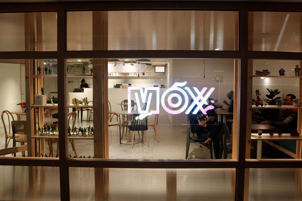 MOX Malaysia, located in Sunway Putra Mall, is designed to empower the creative community through collaborative workspaces, opportunities to ideate and access to an international platform.