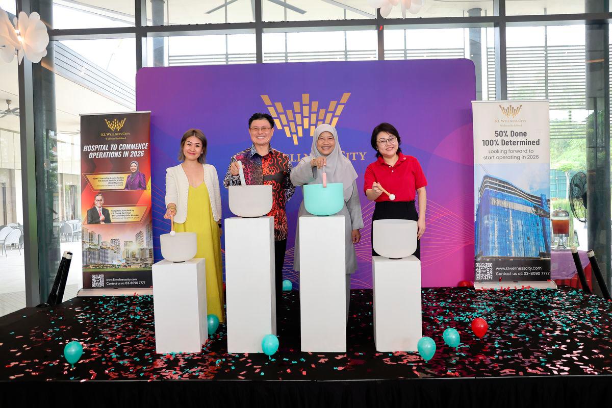 Wellness 360 launched by Puan Nor Azrina Surip (Political Secretary to the Minister of Federal Territories) together with Dato’ Seri Dr.Vincent Tiew, KL Wellness City Branding, Sales & Marketing Executive Director, Ms Liew Pei Yee, Kinohimitsu General Manager & Ms Annie Wong , Founder of New York Yoga Wellness $!Wellness 360 launched by Puan Nor Azrina Surip (Political Secretary to the Minister of Federal Territories) together with Dato’ Seri Dr.Vincent Tiew, KL Wellness City Branding, Sales & Marketing Executive Director, Ms Liew Pei Yee, Kinohimitsu General Manager & Ms Annie Wong , Founder of New York Yoga Wellness