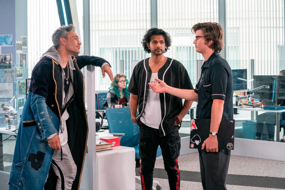 $!(from left) Waititi, Ambudkar and Keery in a scene at the Soonami office. Photo by Alan Markfield. © 2020 Twentieth Century Fox Film Corporation. All Rights Reserved.