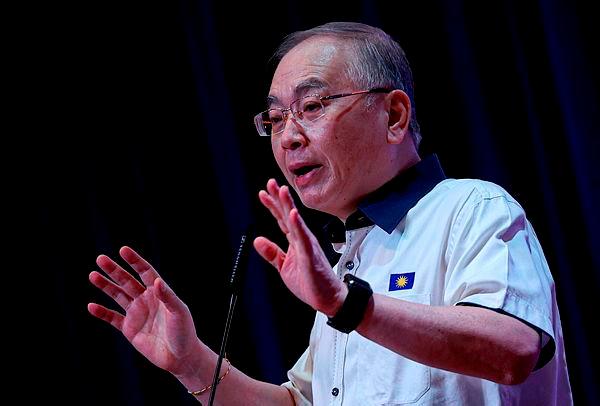 Datuk Seri Dr Wee Ka Siong–Bernamapix