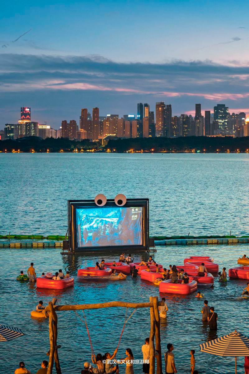 Floating cinema at dusk with city lights. $!Floating cinema at dusk with city lights.