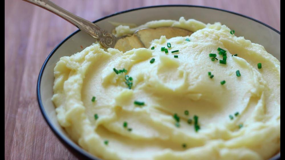 $!Classic mashed potatoes are a side dish made with boiled potatoes. – PIC FROM YOUTUBE @CARINA