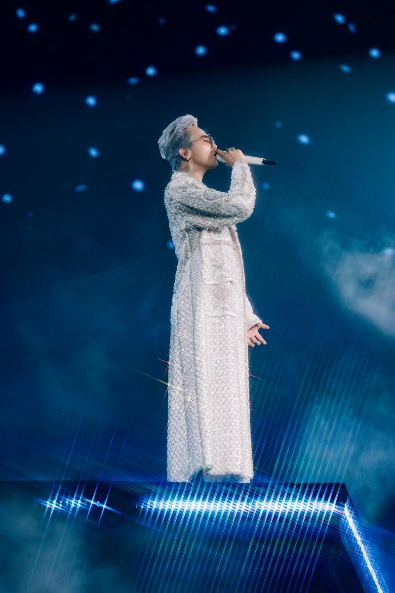 G-Dragon’s current tour is in support of his latest album Ubermensch. $!G-Dragon’s current tour is in support of his latest album Ubermensch.