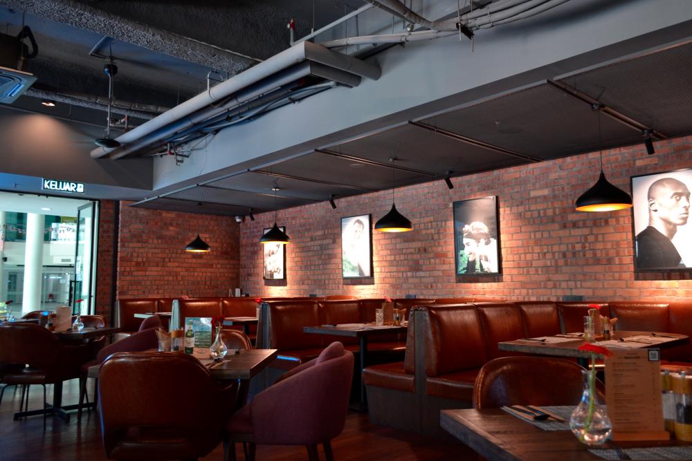 The cosy interior of The Dark Horse. – BUZZ TEAM $!The cosy interior of The Dark Horse. – BUZZ TEAM