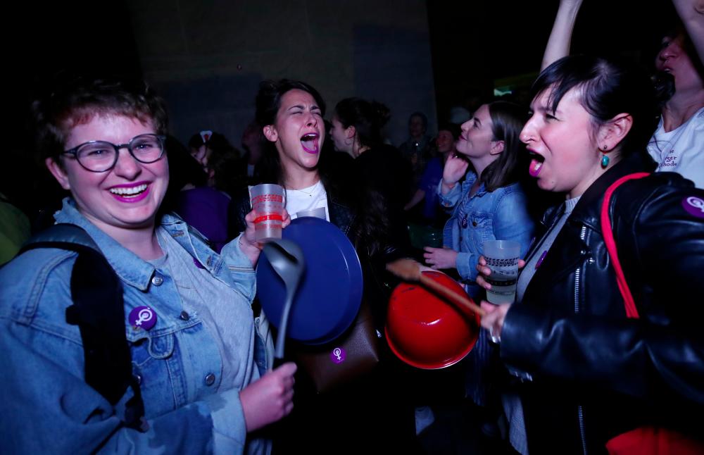 Women bang kitchen pots and pans at the start of a day-long and nationwide women’s strike aimed at highlighting the country’s poor record on defending the rights of women and families in Lausanne, Switzerland, June 14, 2019. — Reuters