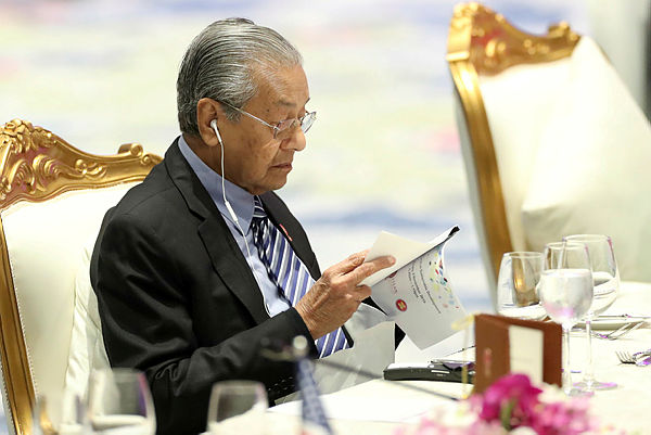 Malaysia must take countermeasures against palm oil trade barriers: Mahathir