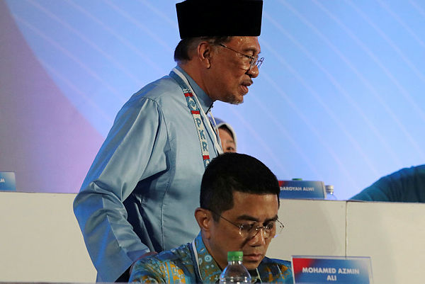 Failure by Anwar to keep promises allowed representatives to attack me: Azmin