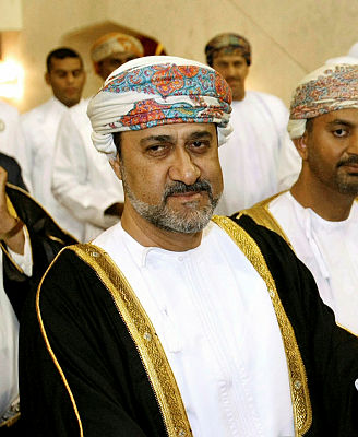 Cousin of late Oman sultan sworn in as new ruler
