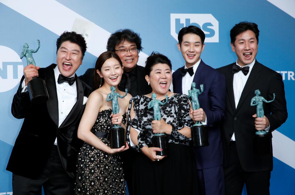 26th Screen Actors Guild Awards - Photo Room - Los Angeles, California, U.S., January 19, 2020 - The cast of “Parasite” poses backstage with their Outstanding Performance by a Cast in a Motion Picture award. REUTERS/Monica Almeida