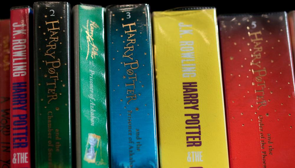 $!Harry Potters step back from Rowling