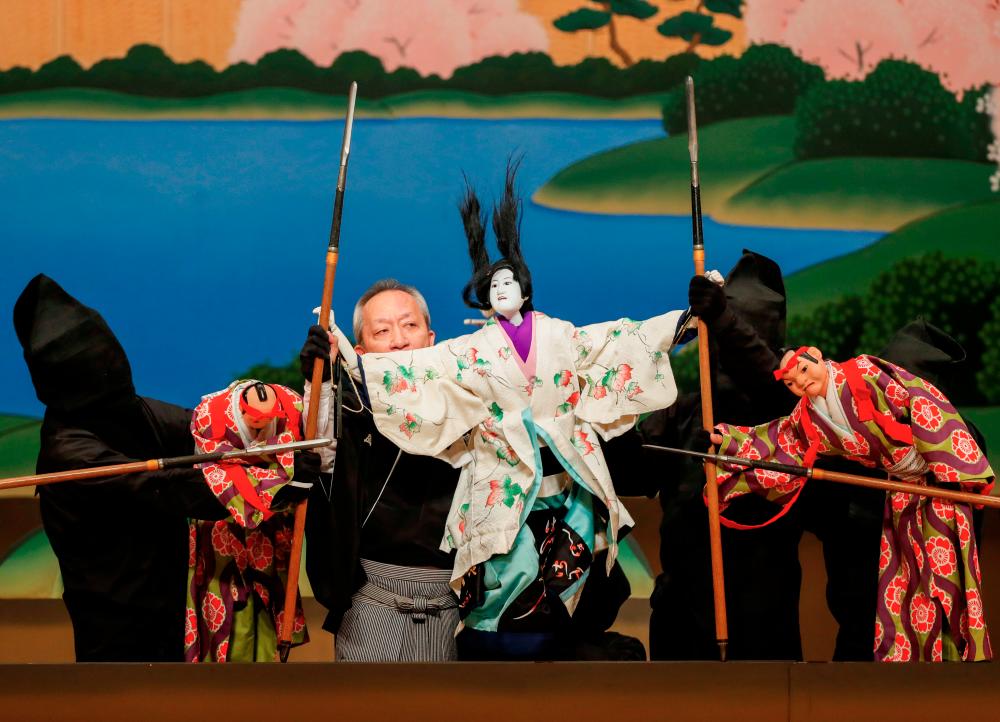 $!Kanjuro Kiritake, a Bunraku puppeteer who was designated a Living National Treasure by the Japanese government, performs Japan’s traditional puppet drama called ‘Bunraku’ which emerged in 15th century and the characters are manipulated by three puppeteers, during a program titled Komochi Yamanba (The Pregnant Mountain Ogress) at National Theatre in Tokyo, Japan September 7, 2020. Picture taken September 7, 2020. REUTERS/Issei Kato