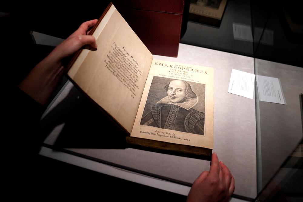 $!An employee of Christie’s auctions holds a 1663 rare first folio of 36 Shakespeare works that was sold for a record 8.4 million dollars (9.978 million with buyers fee) in the Manhattan borough of New York City, New York, U.S., October 14, 2020. REUTERS/Carlo Allegri