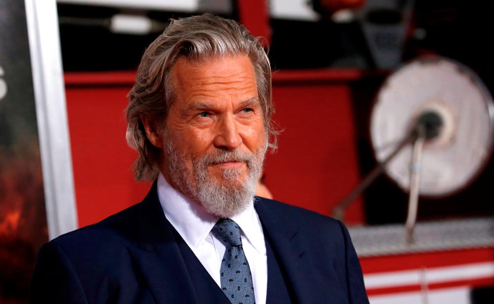 FILE PHOTO: Cast member Jeff Bridges poses at the premiere for “Only the Brave” in Los Angeles, California, U.S., October 8, 2017. REUTERS/Mario Anzuoni/File Photo