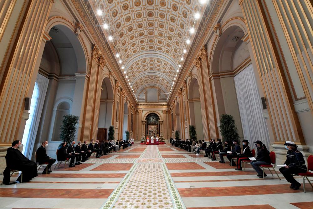 FILE PHOTO: Pope Francis delivers his traditional Christmas Day Urbi et Orbi speech to the city and the world virtually from inside the Hall of Blessings at the Vatican, December 25, 2020. Vatican Media/Handout via REUTERS THIS IMAGE HAS BEEN SUPPLIED BY A THIRD PARTY./File Photo