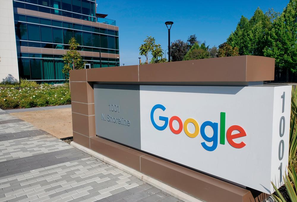 FILE PHOTO: A sign is pictured outs a Google offcie near the company’s headquarters in Mountain View, California, U.S., May 8, 2019. REUTERS/Paresh Dave/File Photo/File Photo