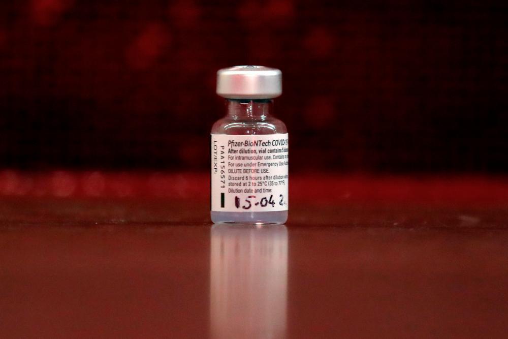 FILE PHOTO: A vial of Pfizer/BioNTech coronavirus vaccine is pictured at a vaccination centre inside Harpenden Public Halls, amid the outbreak of the coronavirus disease (COVID-19) in Harpenden, Britain, January 22, 2021. REUTERS/Peter Cziborra/File Photo