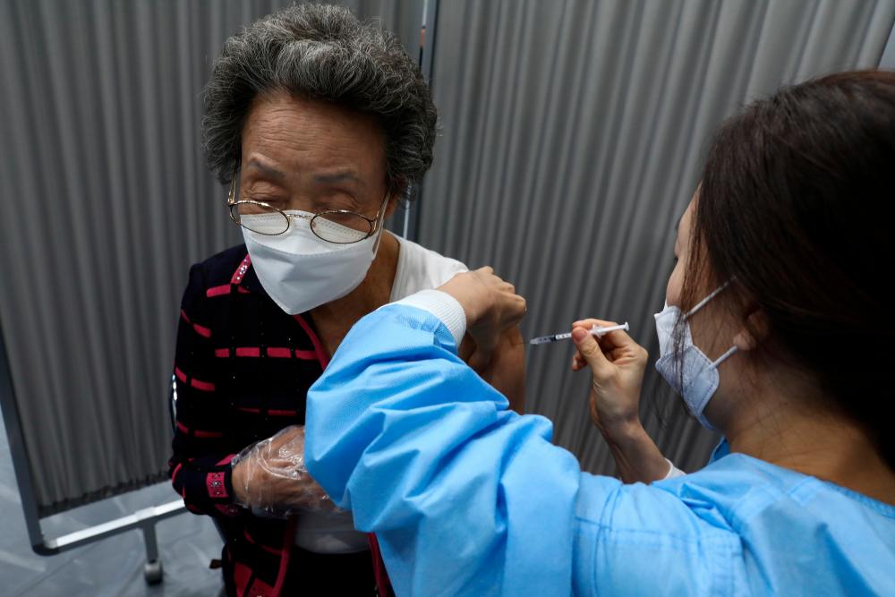 A South Korean elderly woman receives her first dose of the Pfizer-BioNTech coronavirus disease (COVID-19) vaccine at a vaccination centre in Seoul, South Korea April 1, 2021. - Reuters