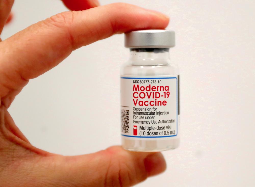 FILE PHOTO: A healthcare worker holds a vial of the Moderna COVID-19 Vaccine at a pop-up vaccination site operated by SOMOS Community Care during the coronavirus disease (COVID-19) pandemic in Manhattan in New York City, New York, U.S., January 29, 2021. - REUTERSPIX