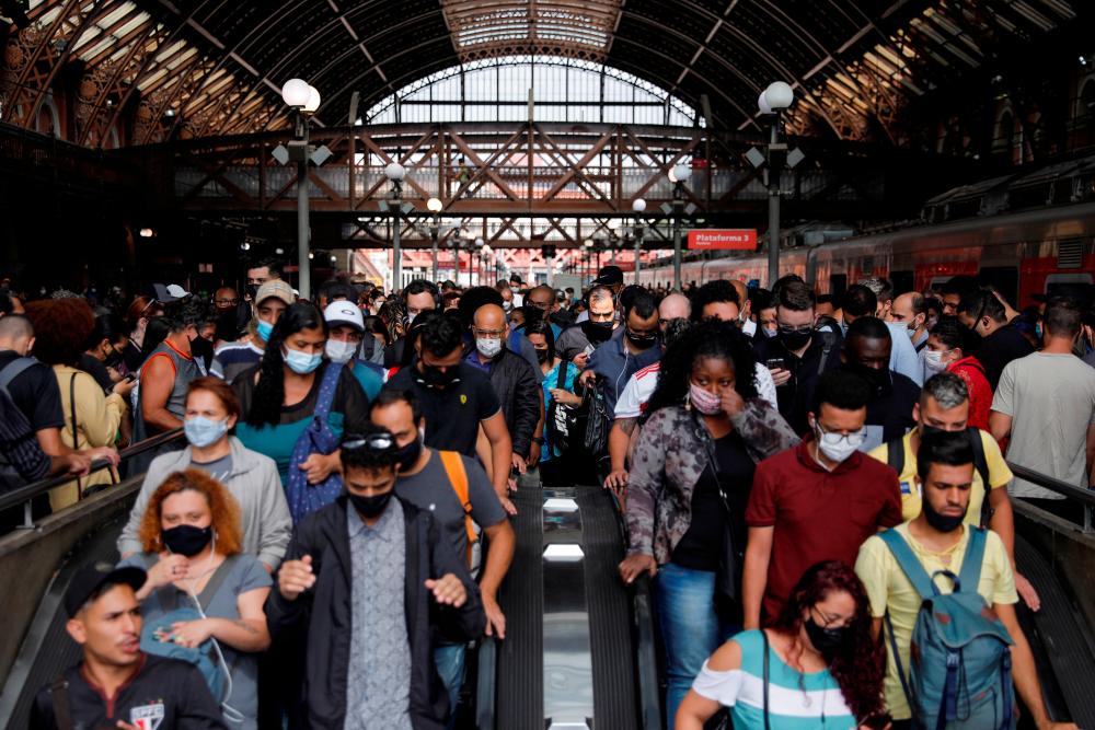 People walk after disembarking from a train at Luz station amid the outbreak of the coronavirus disease (COVID-19) and after Omicron has become the dominant coronavirus variant in the country, in Sao Paulo, Brazil January 12, 2022. REUTERSPIX