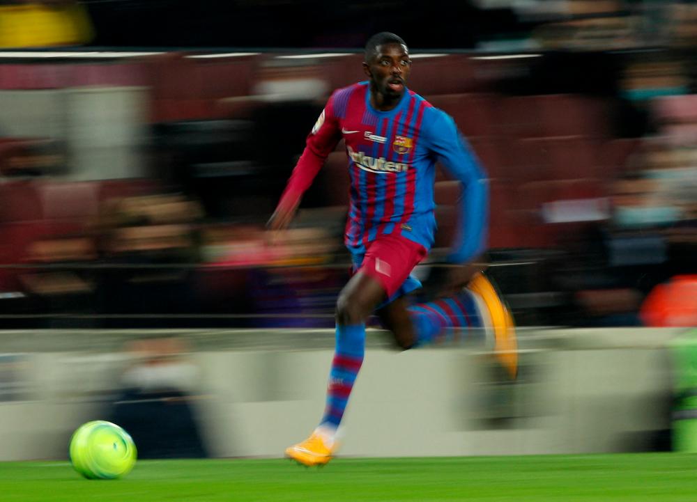 FILE PHOTO: Soccer Football - LaLiga - FC Barcelona v Elche - Camp Nou, Barcelona, Spain - December 18, 2021 FC Barcelona’s Ousmane Dembele in action REUTERSpix