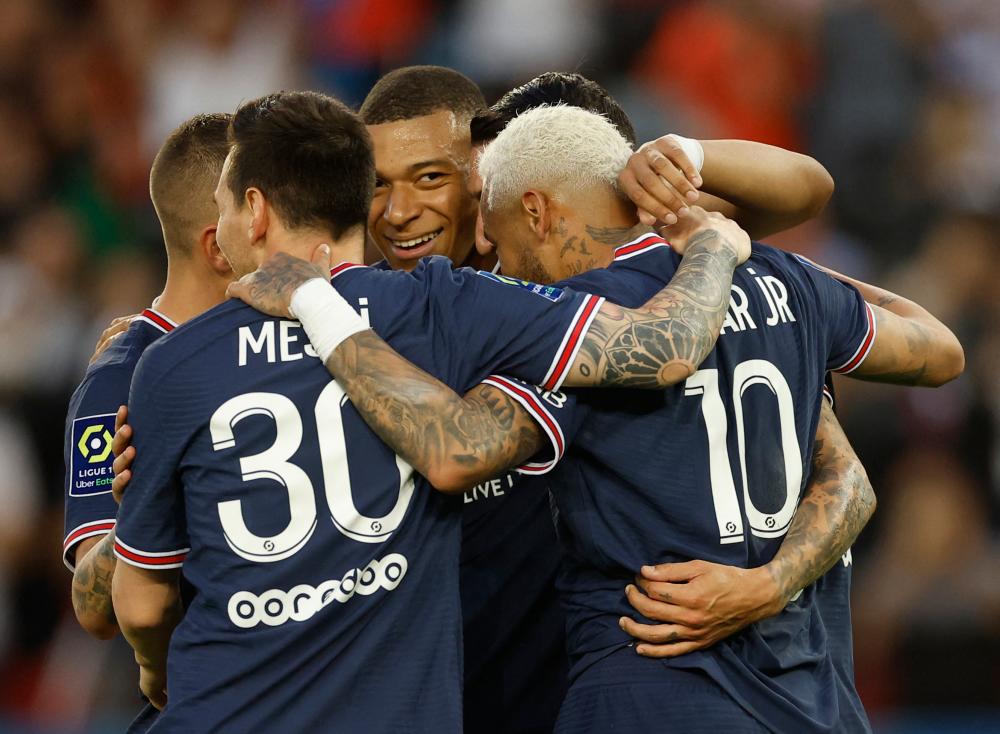 Soccer Football - Ligue 1 - Paris St Germain v Metz - Parc des Princes, Paris, France - May 21, 2022 Paris St Germain’s Neymar celebrates scoring their third goal with Lionel Messi, Kylian Mbappe and teammates. REUTERSPIX