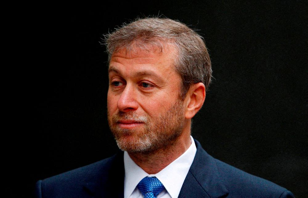 FILE PHOTO: Russian billionaire and owner of Chelsea football club Roman Abramovich arrives at a division of the High Court in central London October 31, 2011. REUTERSpix
