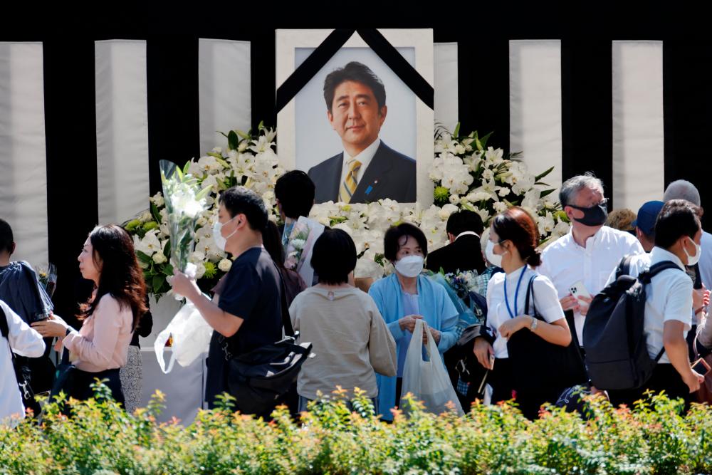 Mourners lay flowers and pay their respects at the altar outside Nippon Budokan Hall, which will host a state funeral for former Prime Minister Shinzo Abe, in Tokyo, Japan September 27, 2022. - REUTERSPIX