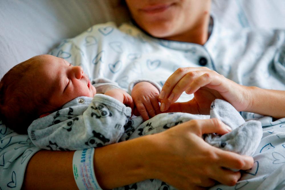 Newborn baby Leonardo rests on his mum’s Viviana Valente arms, inside a room of the Santo Spirito Hospital, as the UN forecasts the world will reach 8 billion people around November 15, 2022, in Rome, Italy, November 14, 2022. REUTERSPIX