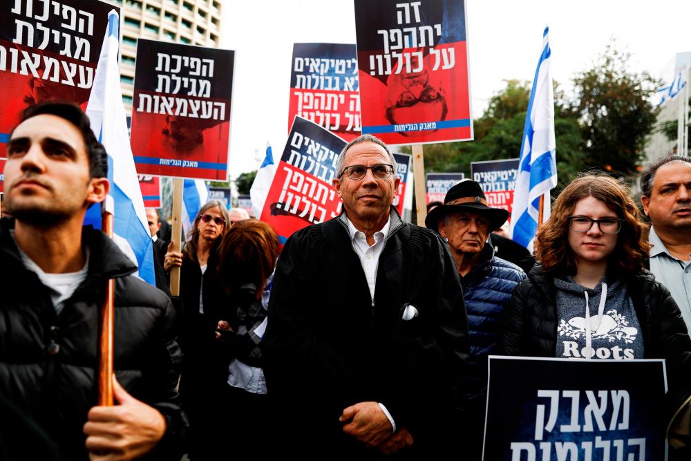 Private Israeli lawyers protest Netanyahu’s government court reform in what they call “a political threat to the judicial system and democracy” outside the Tel Aviv District Court, Israel January 12, 2023. REUTERSPIX