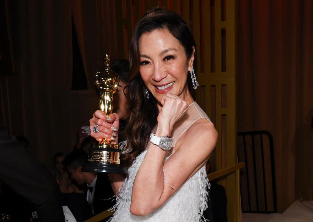 Best Actress Michelle Yeoh poses after having her Oscar engraved at the Governors Ball following the Oscars show at the 95th Academy Awards in Hollywood, Los Angeles, California, U.S., March 12, 2023/REUTERSPix
