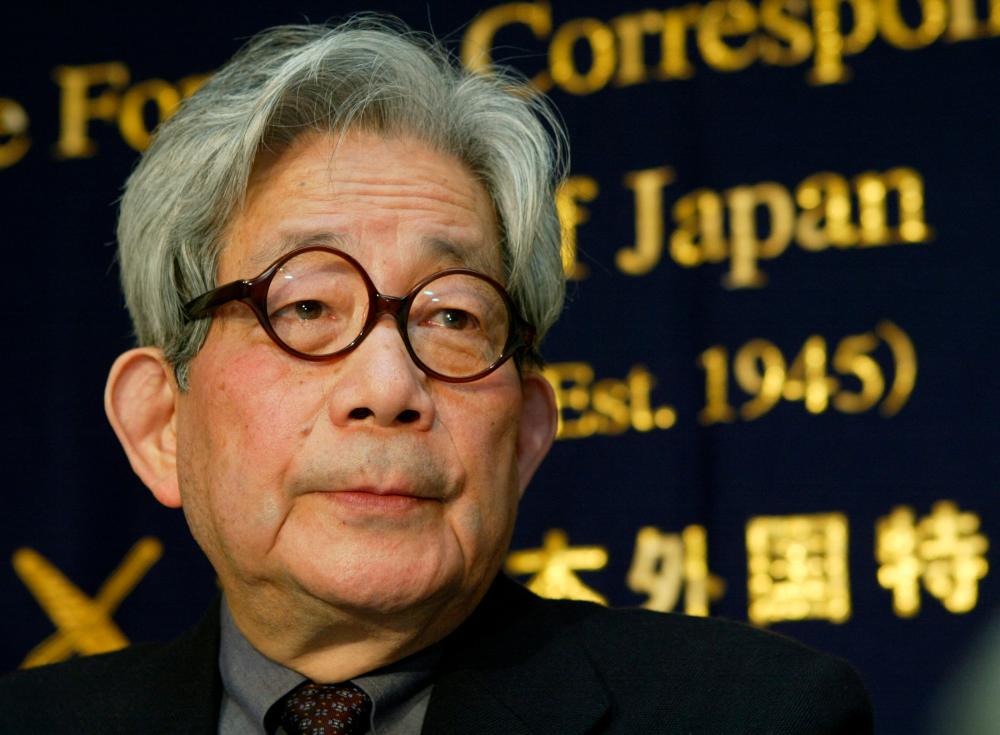 Nobel Literature Laureate Kenzaburo Oe of Japan attends a news conference at the Foreign Correspondent’s Club of Japan in Tokyo, Japan March 5, 2004/REUTERSPix