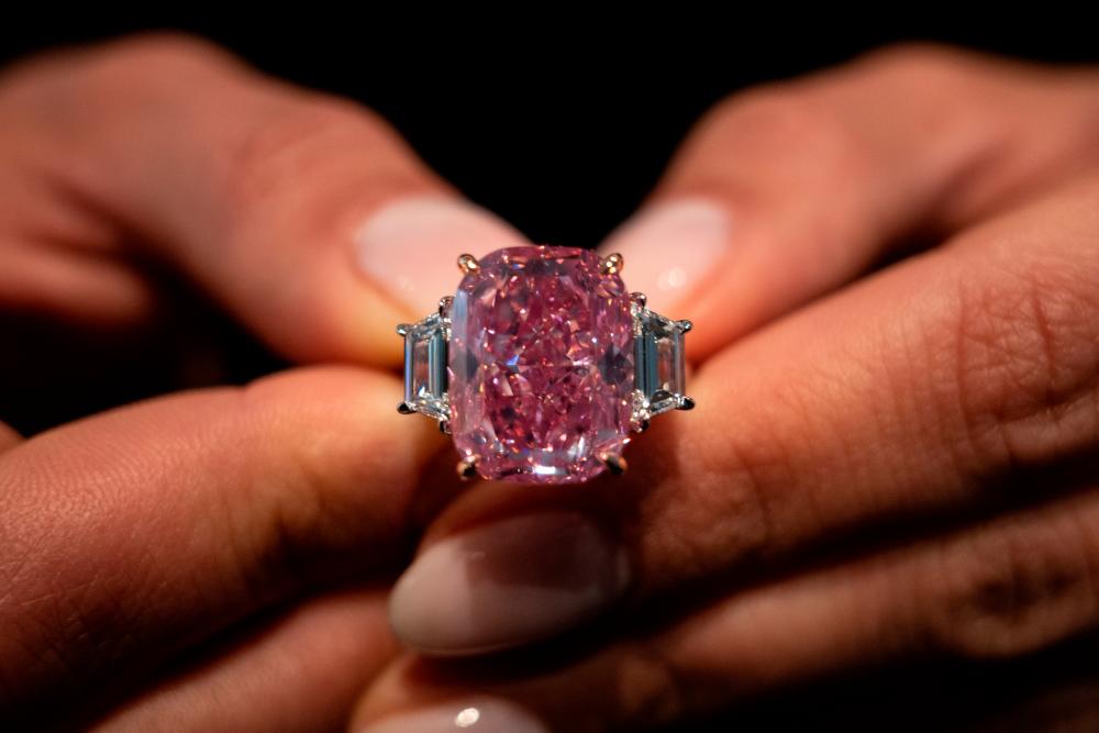 A pink diamond with an estimated value of $35 million is displayed during a press preview ahead of Sotheby’s Magnificent Jewels sale on June 8, 2023 auction at Sotheby’s in New York City, in New York City, U.S., March 27, 2023. REUTERSPIX