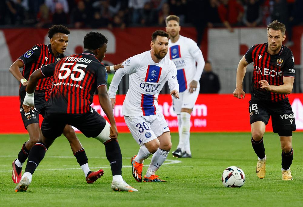 Football - Ligue 1 - OGC Nice v Paris St Germain - Allianz Riviera, Nice, France - April 8, 2023 Paris St Germain’s Lionel Messi in action with OGC Nice’s Youssouf Ndayishimiye and Aaron Ramsey. REUTERSPIX