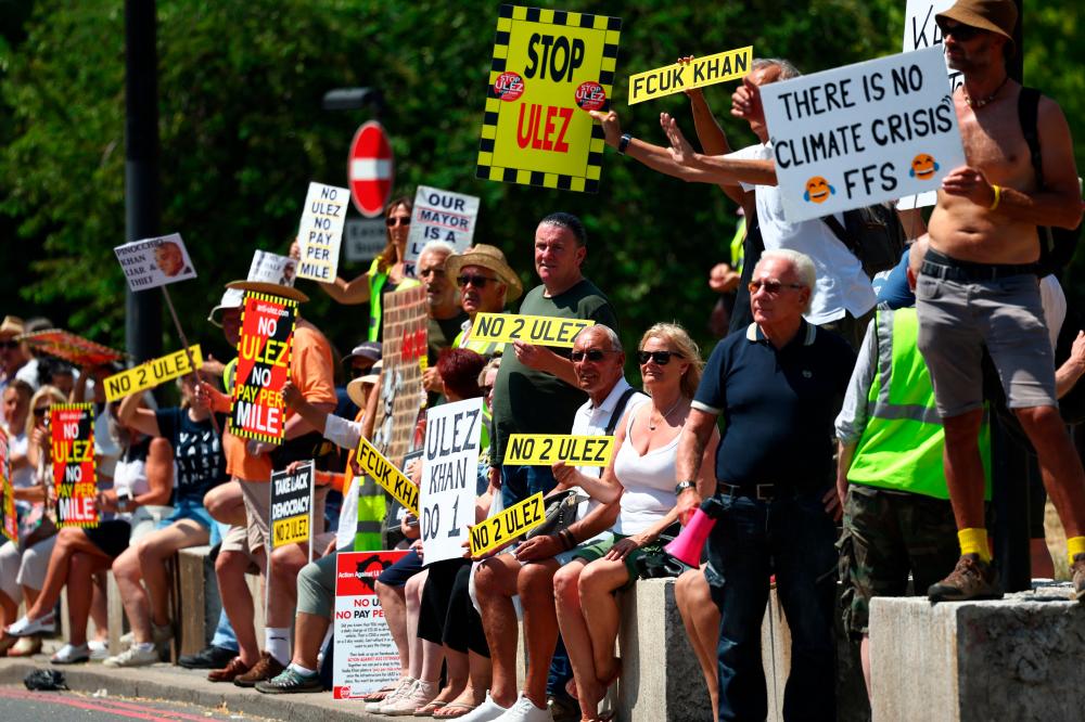 Demonstrators protest against proposed upcoming expansion of London's Ultra Low Emissions Zone (ULEZ) tariff on vehicle emissions, at Marble Arch in London, Britain//Reuterspix