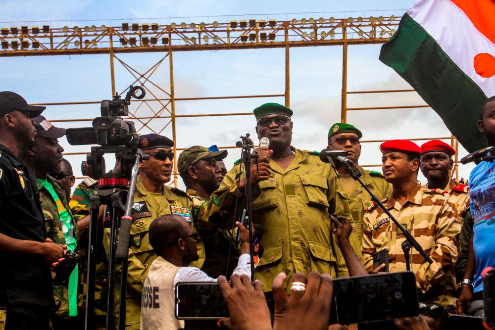 Niger closes airspace as it refuses to reinstate president