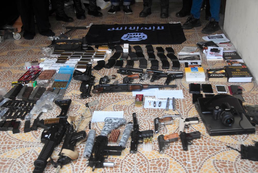 Firearms and items seized by Indonesian anti-terror squad (Densus 88), are shown after a man was arrested, allegedly as an Islamic State of Iraq and Syria (ISIS) sympathizer, in Bekasi, West Java//Reuterspix