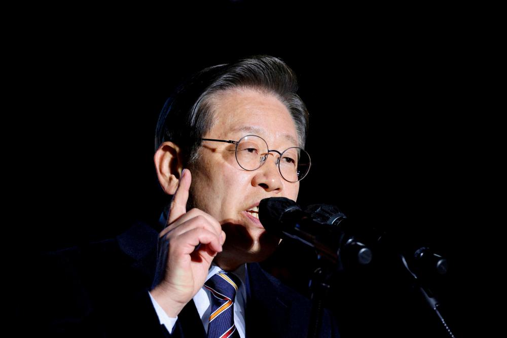 Lee Jae-myung, leader of South Korea’s Democratic Party, speaks at campaign rally while campaigning for the presidential election in Seoul, South Korea March 8, 2022. REUTERSPIX