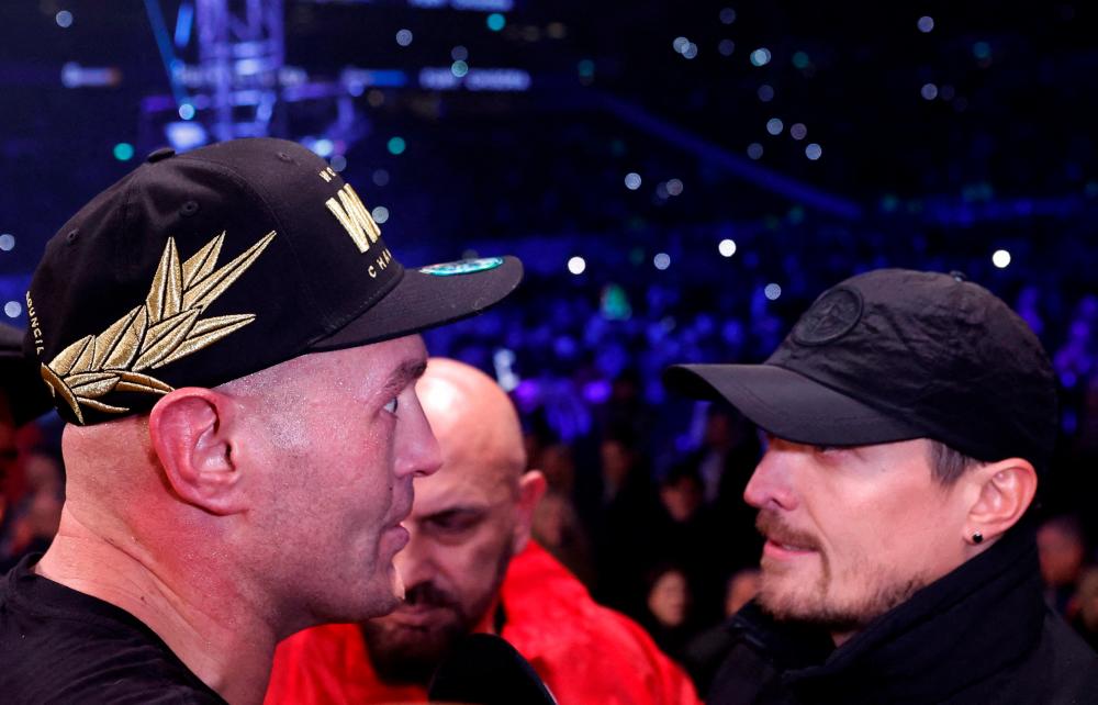 FILE PHOTO: Boxing - WBC World Heavyweight Title - Tyson Fury v Derek Chisora - Tottenham Hotspur Stadium, London, Britain - December 3, 2022 Tyson Fury with Oleksandr Usyk after the fight. REUTERSPIX