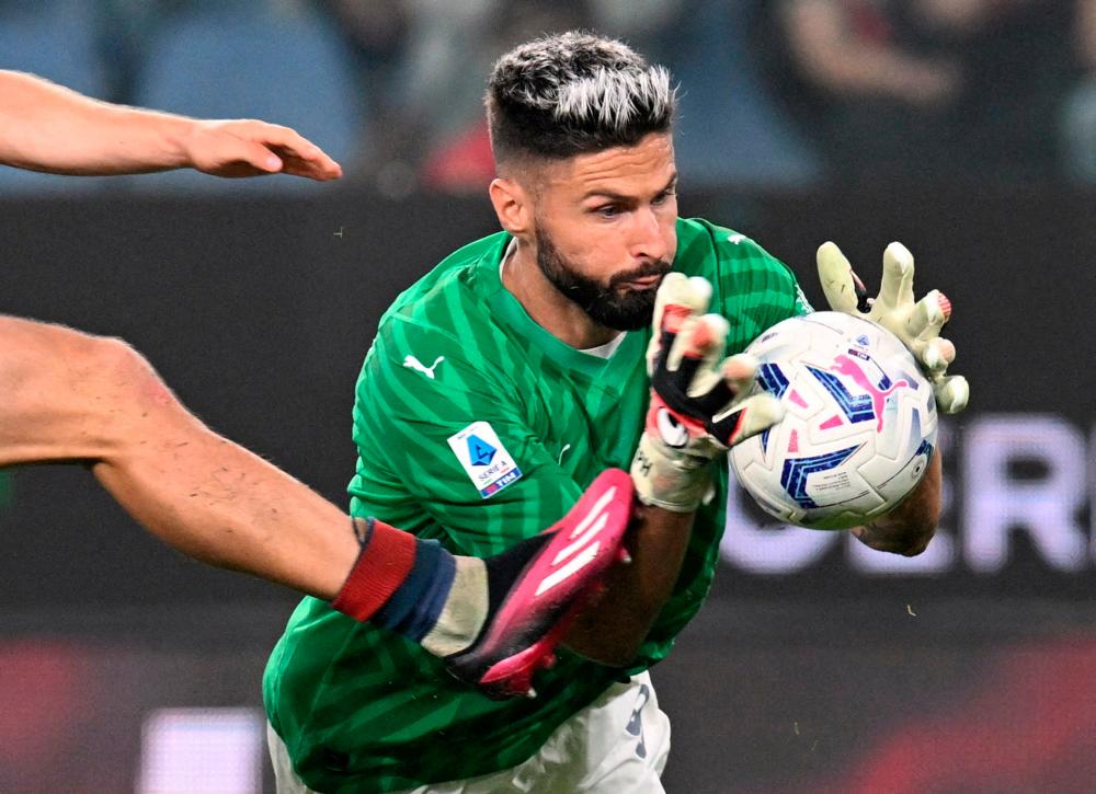 Football - Serie A - Genoa v AC Milan - Stadio Comunale Luigi Ferraris, Genoa, Italy - October 7, 2023AC Milan's Olivier Giroud makes a save after going in goal to replace Mike Maignan who was sent off. REUTERSPIX