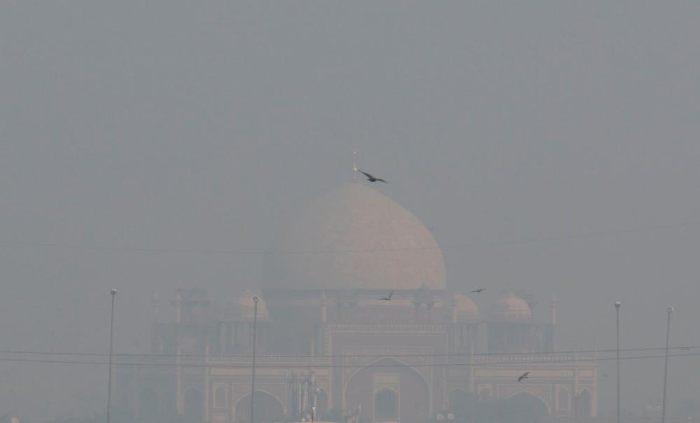 A view of Humayun’s Tomb amidst the morning smog as air pollution levels declined in New Delhi, India, November 6, 2023/REUTERSPix