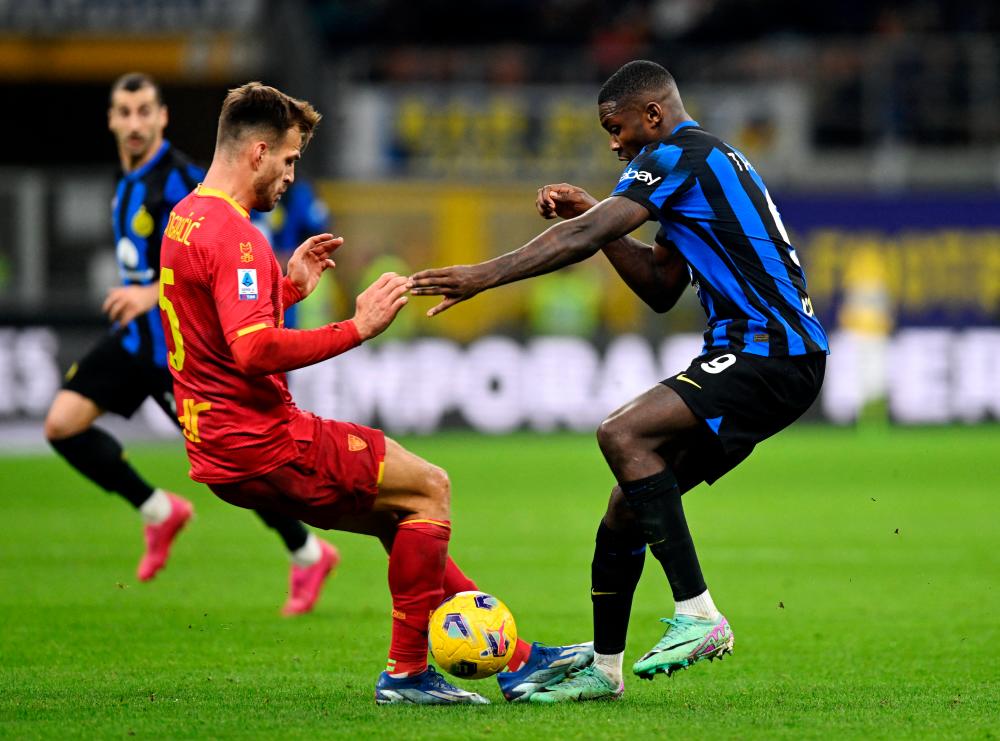 Football - Serie A - Inter Milan v Lecce - San Siro, Milan, Italy - December 23, 2023Inter Milan's Marcus Thuram in action with Lecce's Marin Pongracic - REUTERSPIX