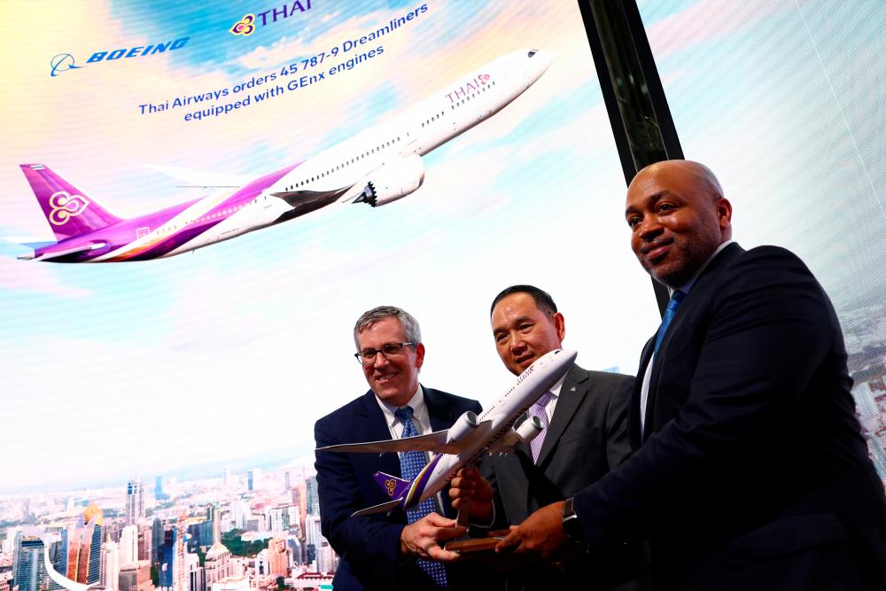 Boeing senior vice president of Commercial Sales and Marketing Brad McMullen, Thai Airways CEO Chai Eamsiri and GE Aviation Services President and Chief Executive Officer (CEO) Russell Stokes pose for photos during an announcement ceremony at the Singapore Airshow at Changi Exhibition Centre, in Singapore, February 20, 2024/AFPpix