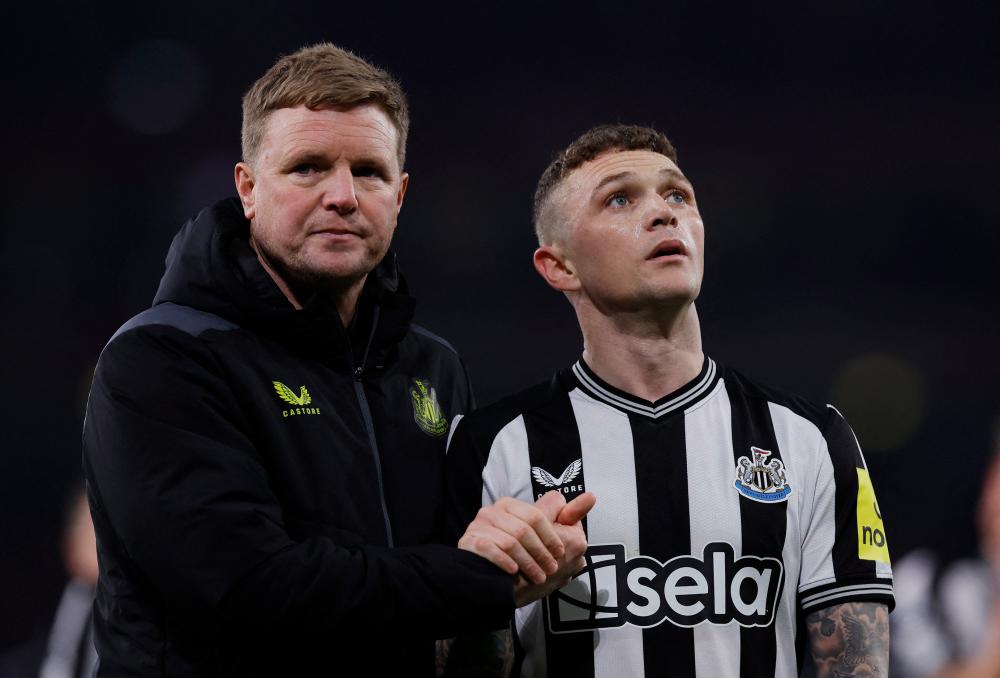 Newcastle United manager Eddie Howe (left) and Kieran Trippier look dejected after the match. – REUTERSPIX