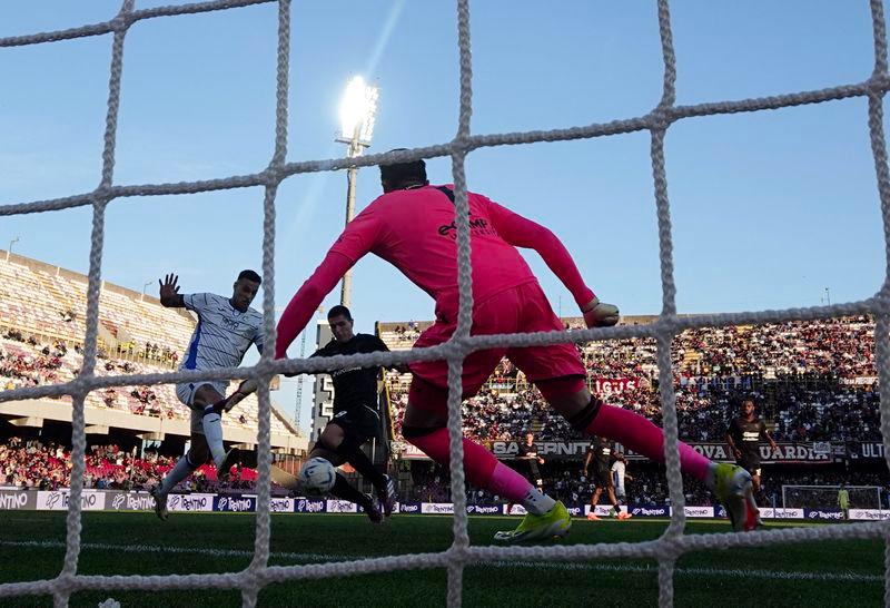 Football - Serie A - Salernitana v Atalanta - Stadio Arechi, Salerno, Italy - May 6, 2024Atalanta's Gianluca Scamacca scores their first goal - REUTERSPIX
