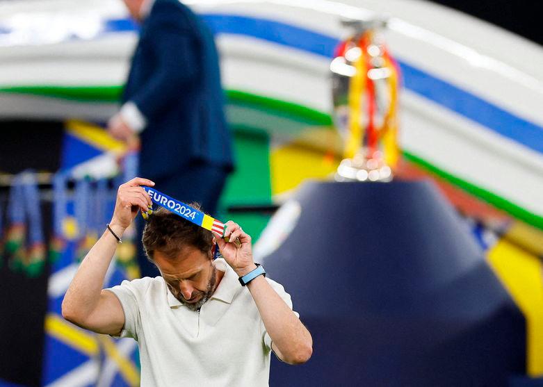 England manager Gareth Southgate looks dejected after collecting his runners up medal / REUTERSPIX